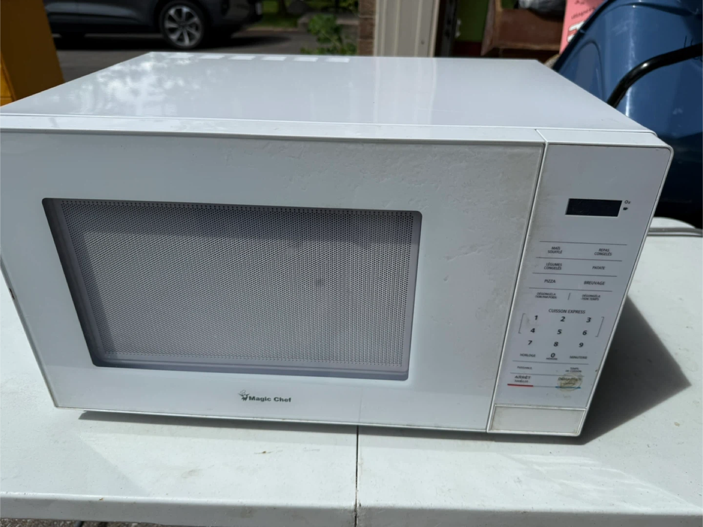 Magic Chef 0.7 Cu. Ft. White Microwave