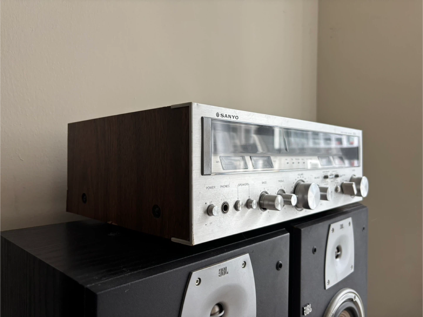 Vintage Sanyo 2033 AM/FM Stereo Receiver TESTED & WORKING - photo 2