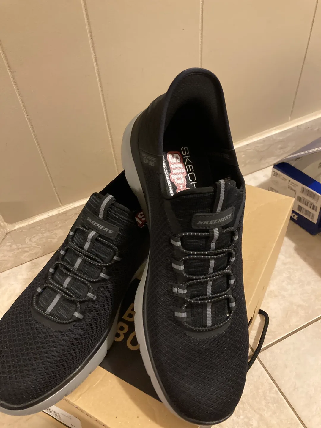 Skechers Slip-ins Mens 9.5 Black thumbnail