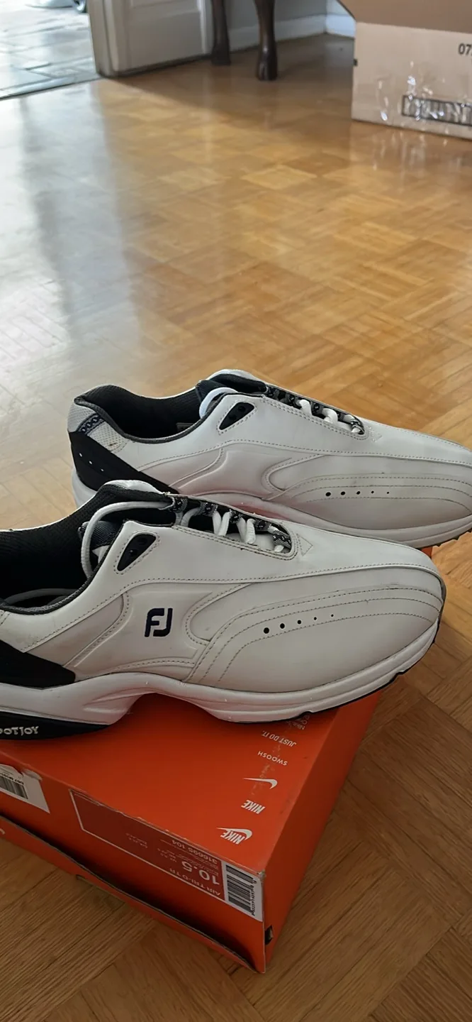 FootJoy Golf Shoes with Bonus thumbnail