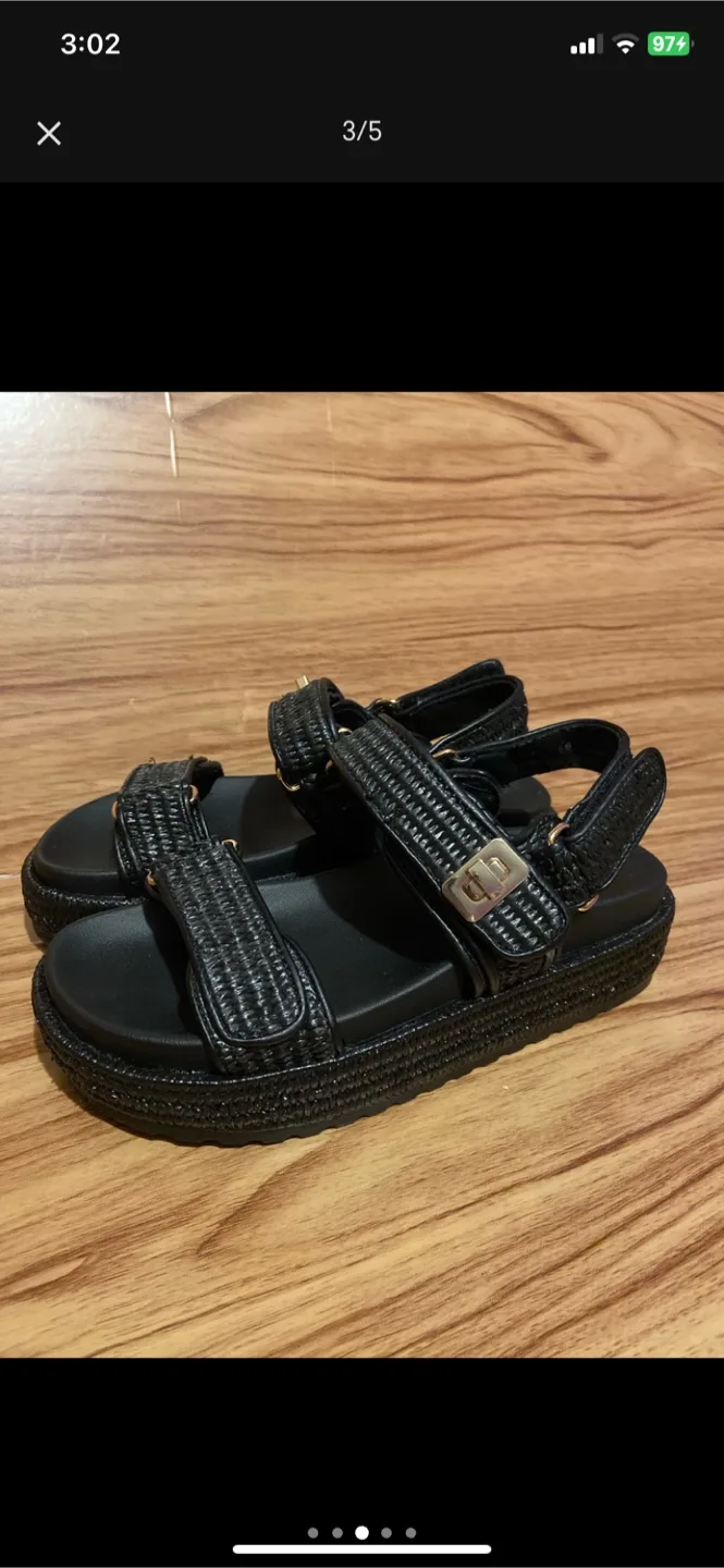 Women’s Madden NYC Sandals sz6 image indicator(3)