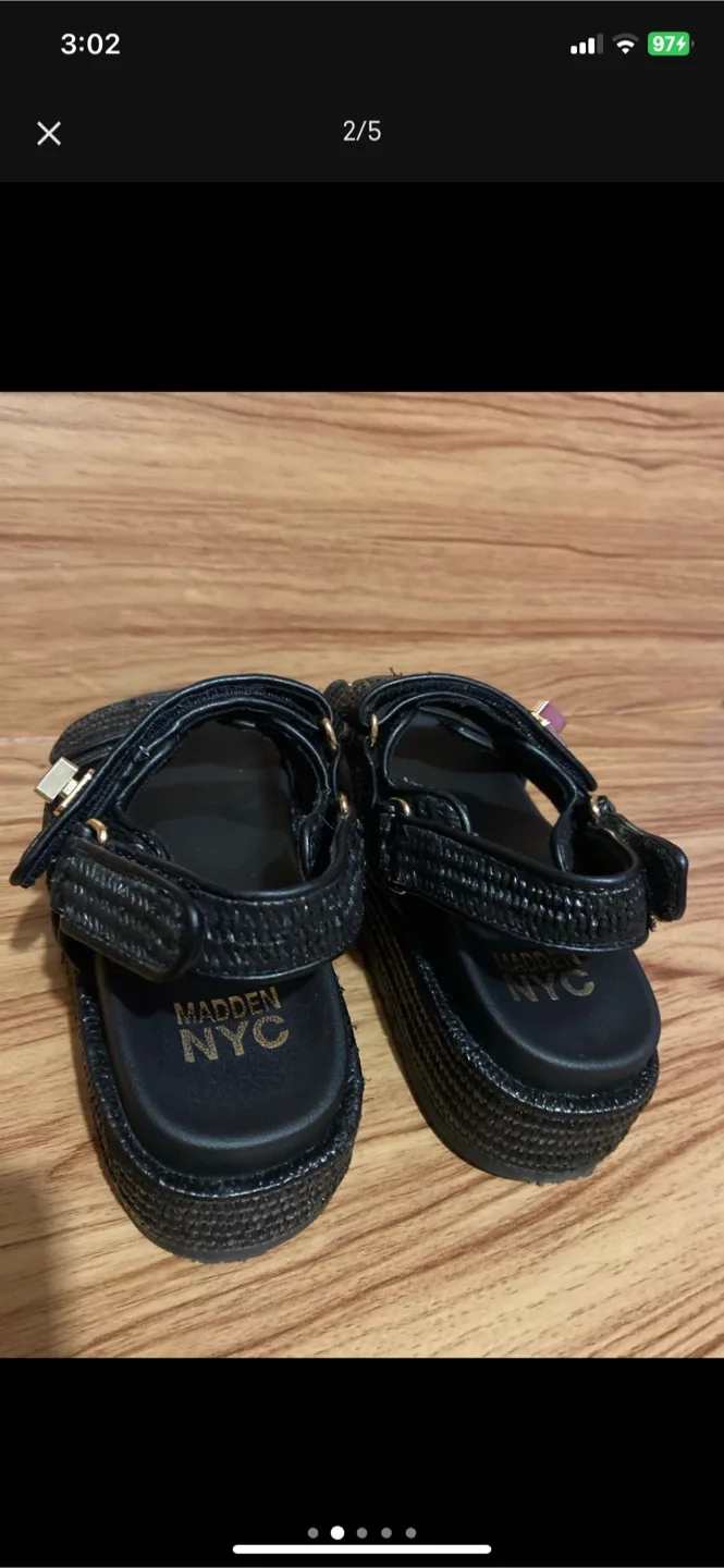 Women’s Madden NYC Sandals sz6 image indicator(2)