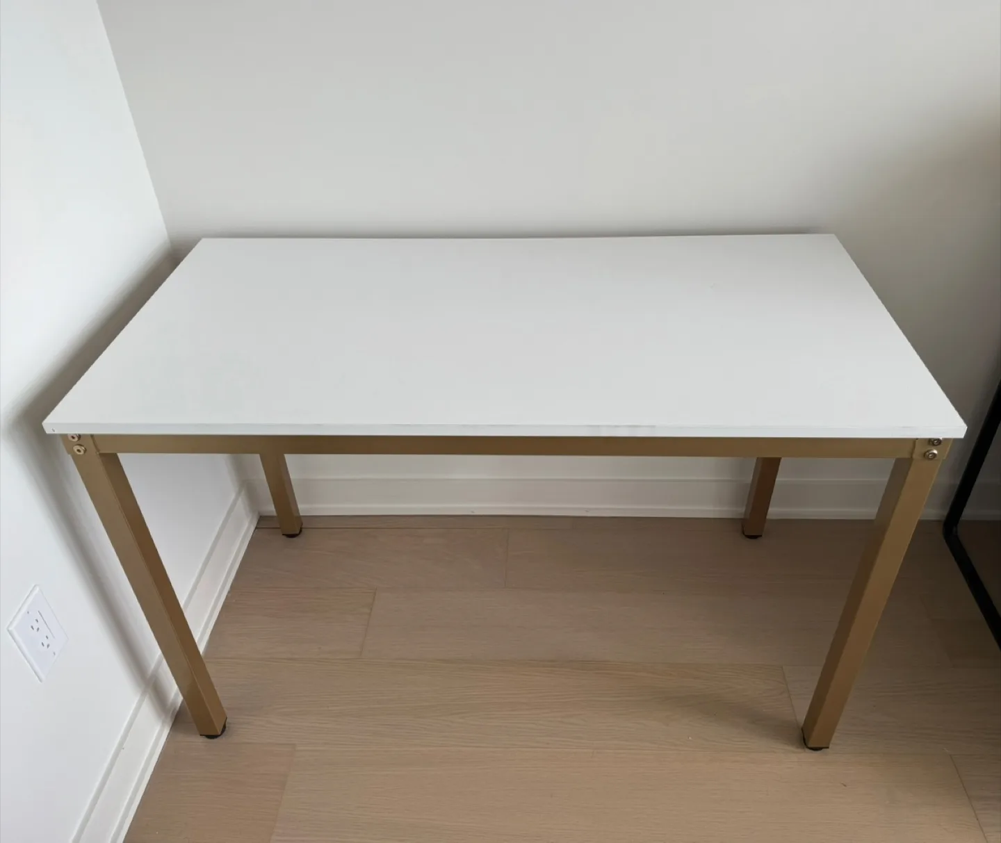 White and Gold Desk thumbnail