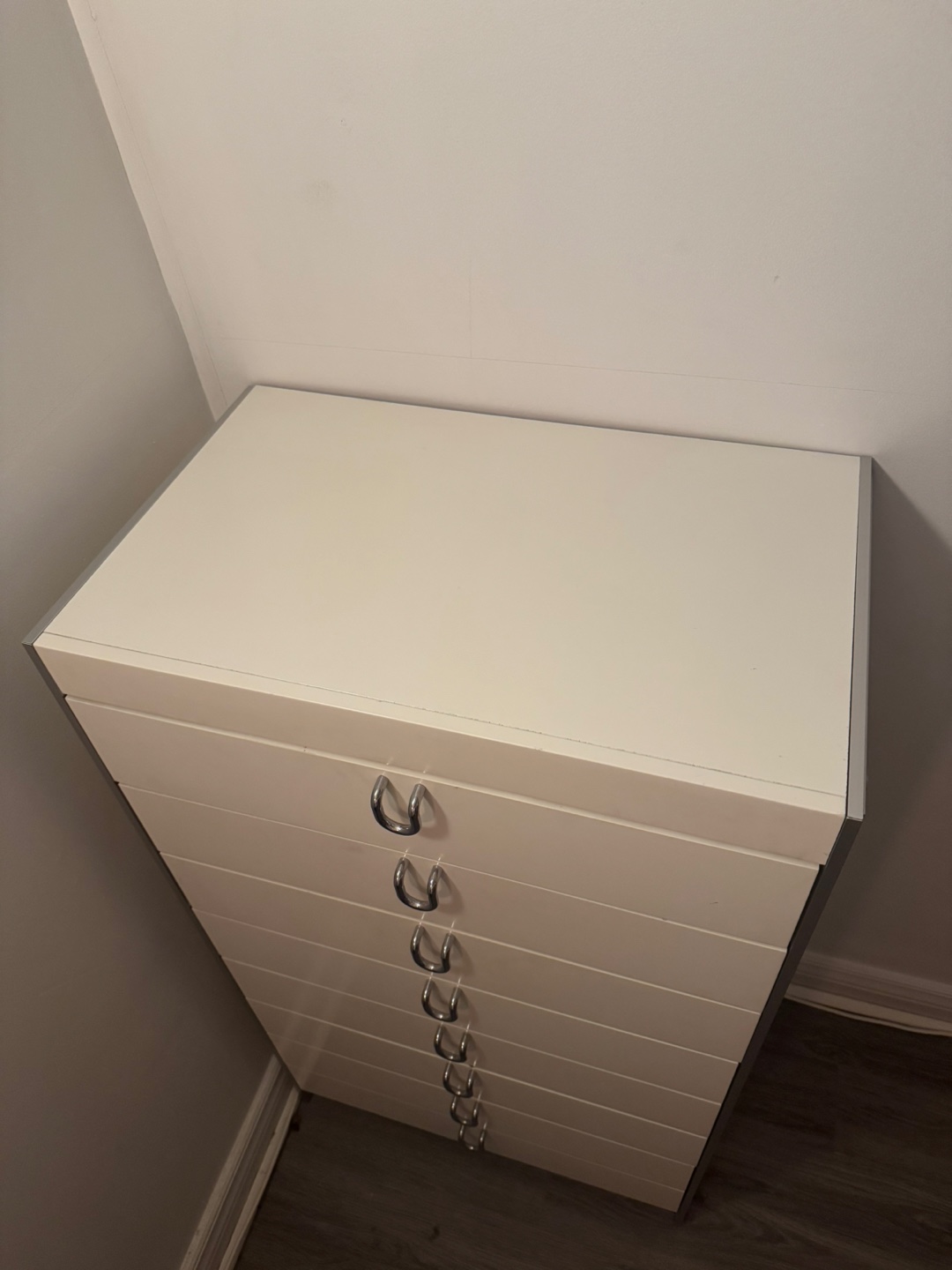 8-Drawer Dresser - Great for students - photo 2