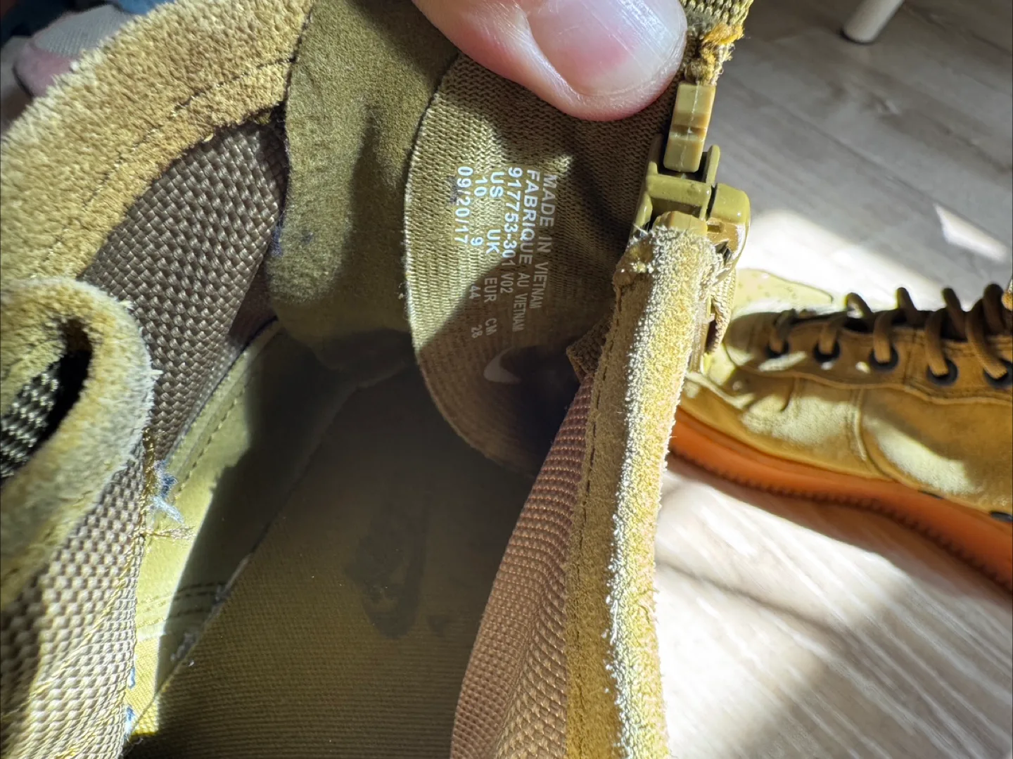 Nike Air Force 1 High Utility 2.0 Size 10 image indicator(5)