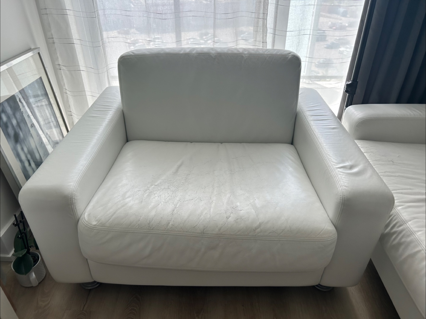 White Leather Armchair & Ottoman Set - photo 3