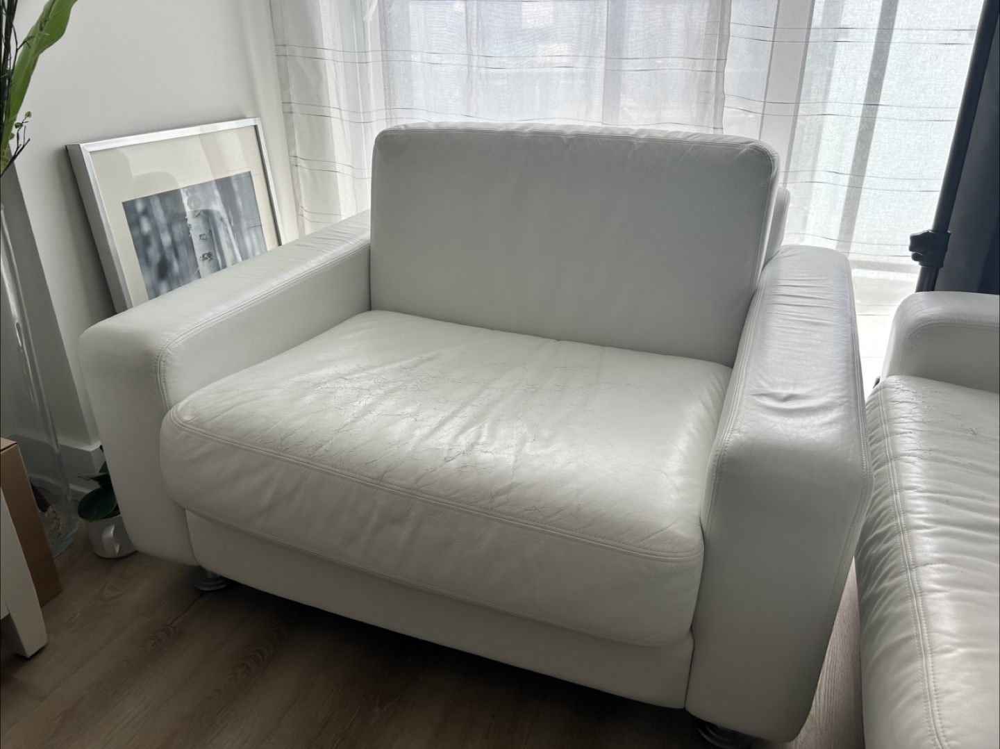 White Leather Armchair & Ottoman Set - photo 4