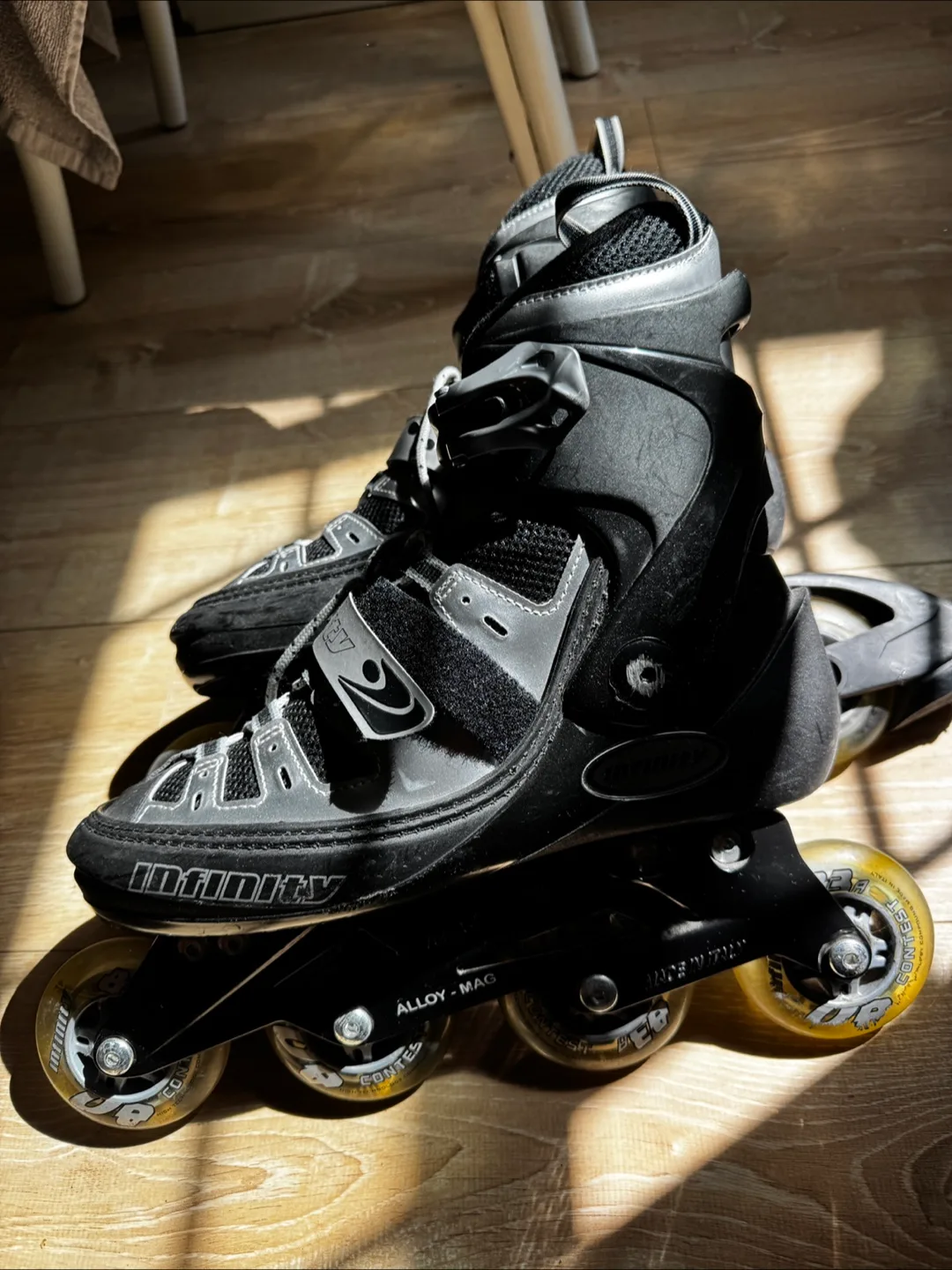 Infinity Alloy-Mag Inline Skates, Black/Silver 10 UK image indicator(2)