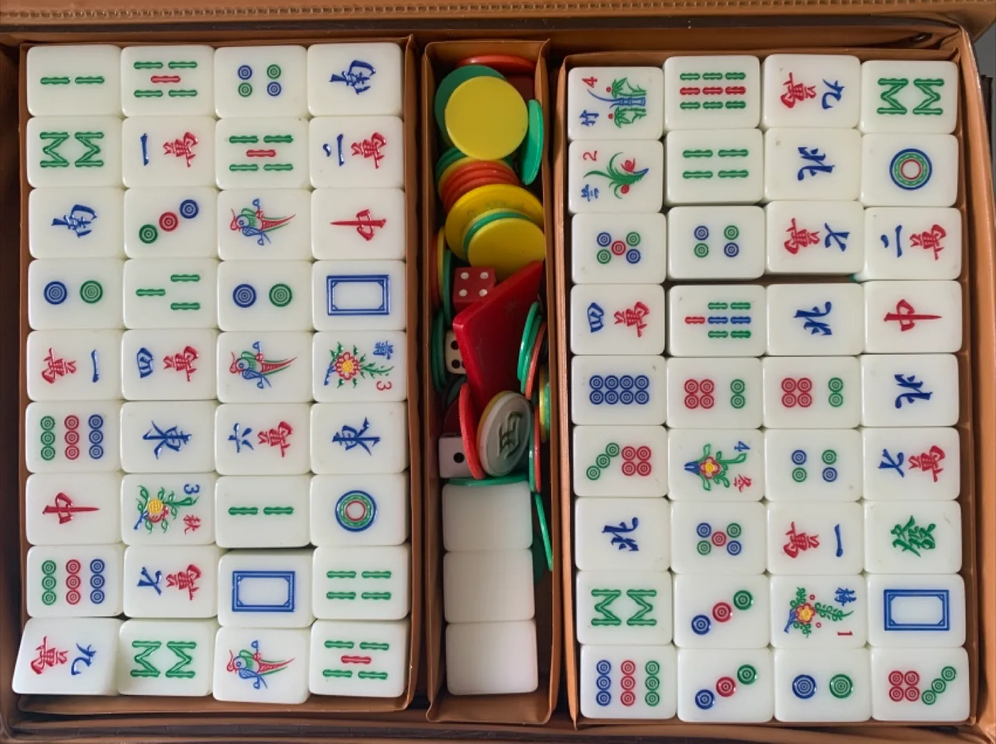 Small Size Mahjong Set with Case image indicator(2)