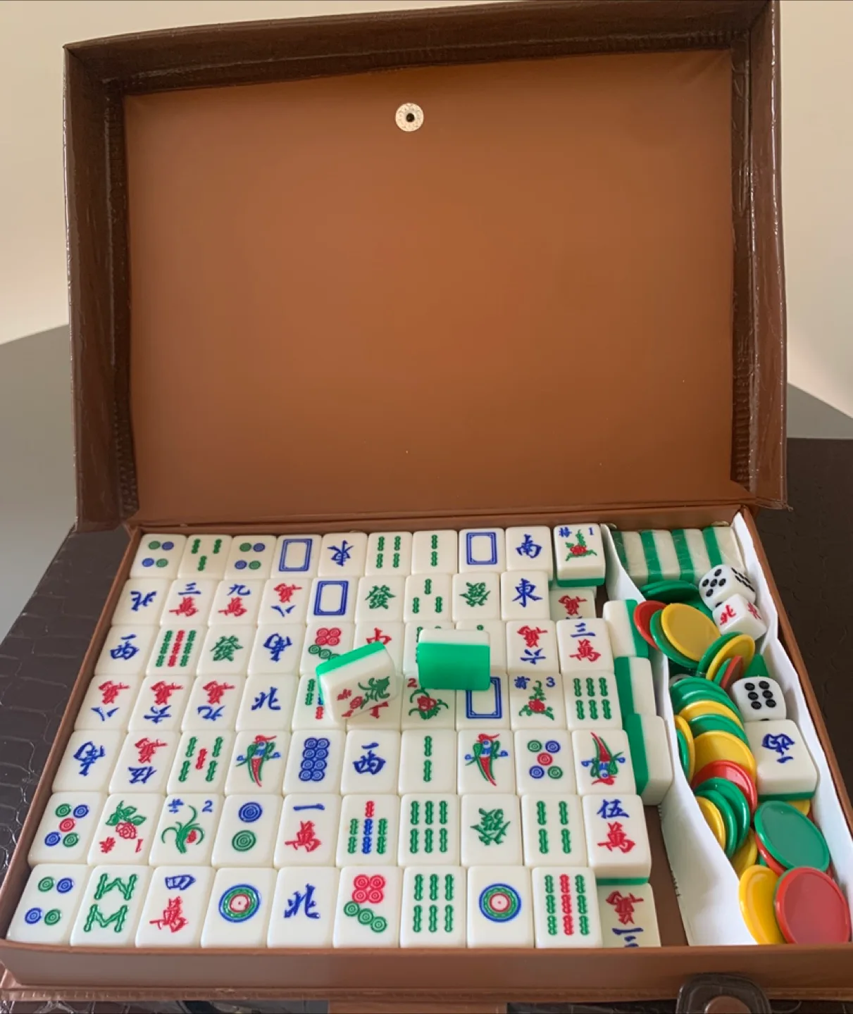 Small Size Mahjong Set with Case image indicator(3)