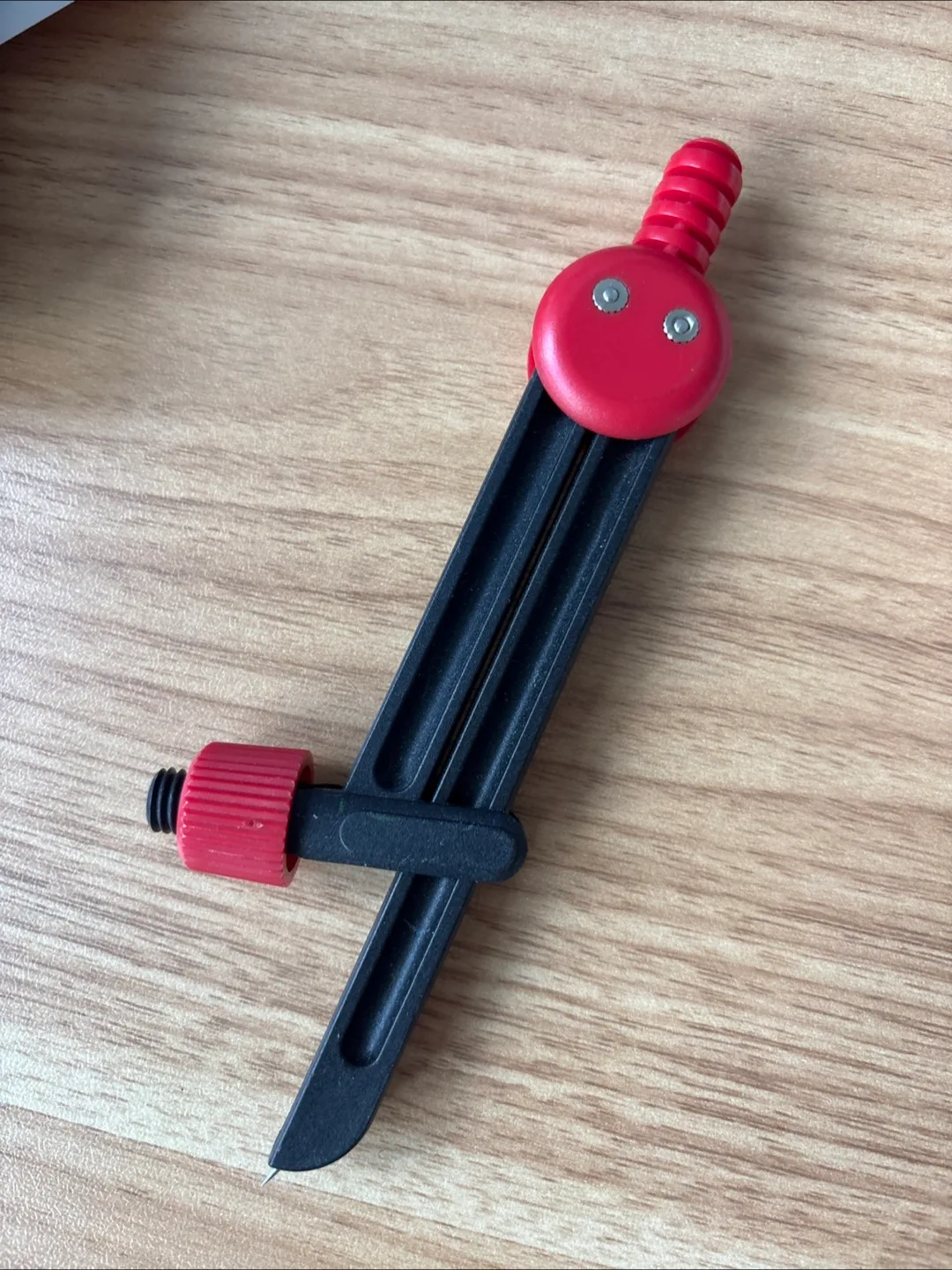 FREE plastic compass thumbnail