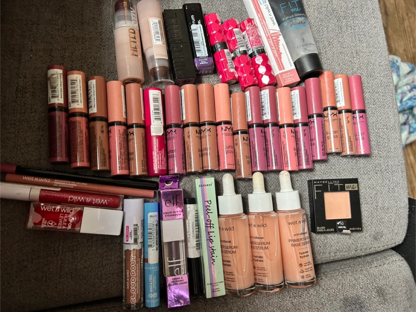 Mixed Lot of Makeup Products - Various Brands image indicator(4)