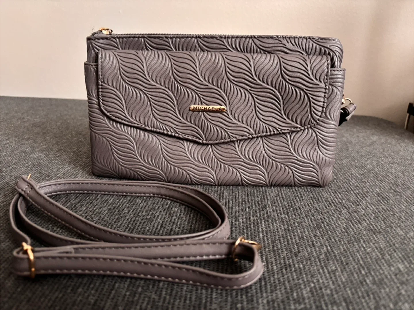 Stylish Crossbody Bag – Grey Embossed Pattern image indicator(2)