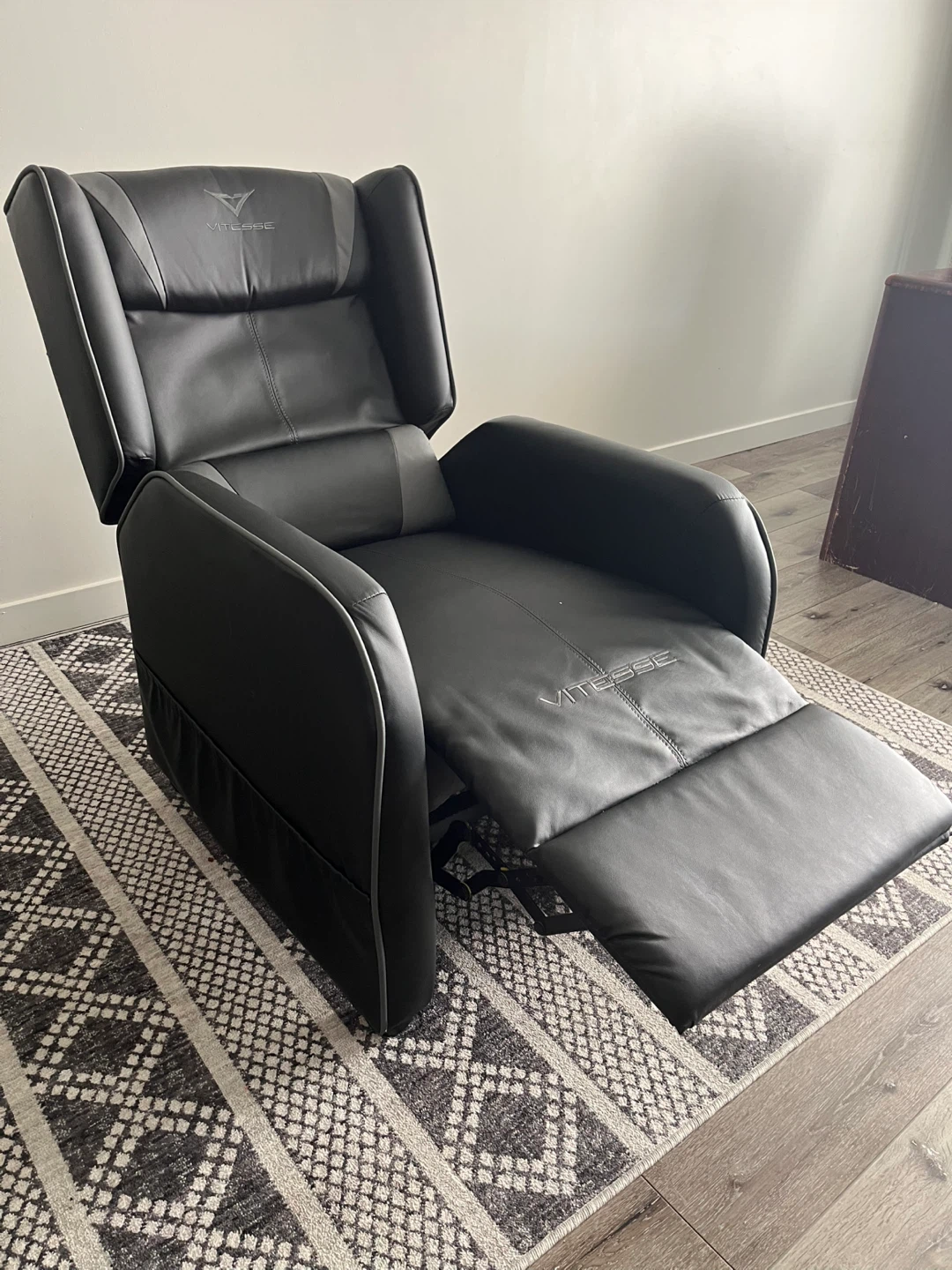 Vitesse Black Recliner Chair - photo 2