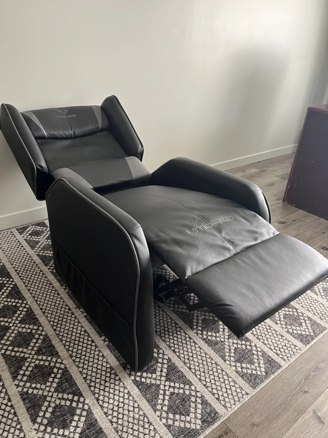 Vitesse Black Recliner Chair - photo 3