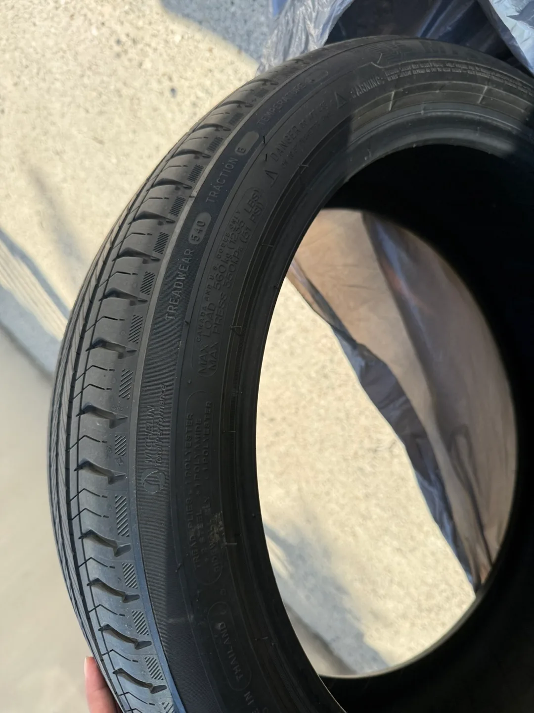 Michelin Tire 195/50R19 image indicator(5)