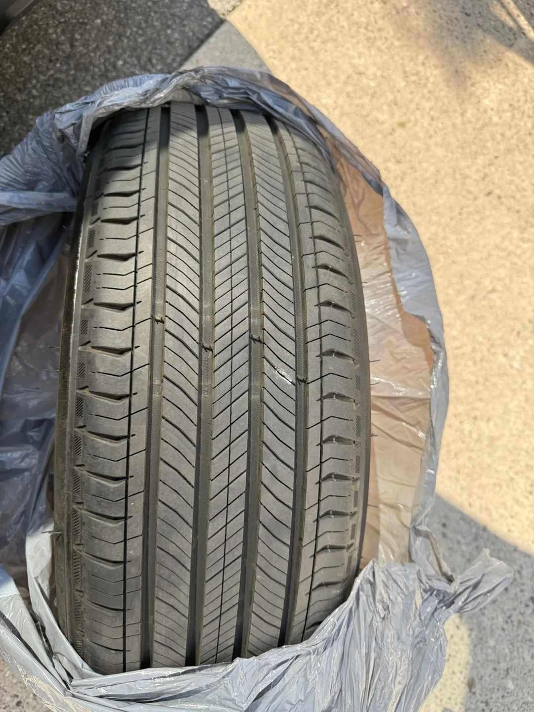 Michelin Tire 195/50R19 image indicator(2)