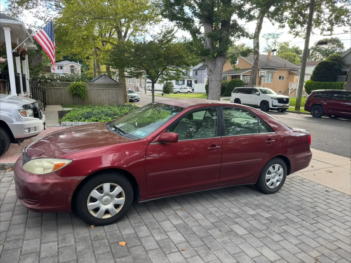 Used Toyota Camry LE - Red Sedan image indicator(5)