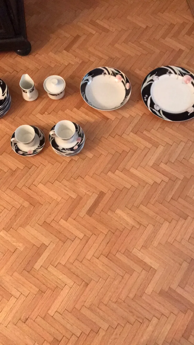 Black, white & pink Dishes image indicator(6)