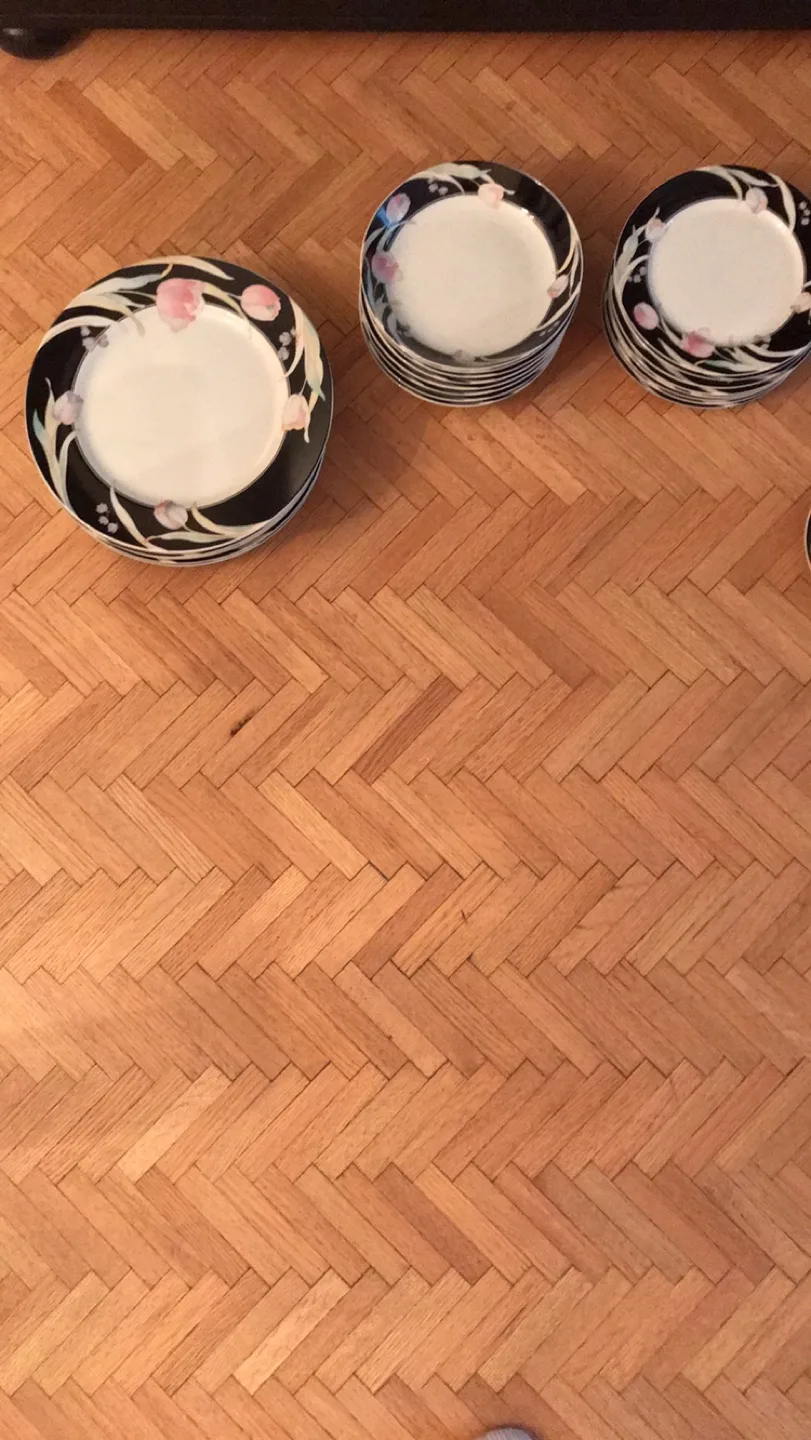 Black, white & pink Dishes image indicator(8)