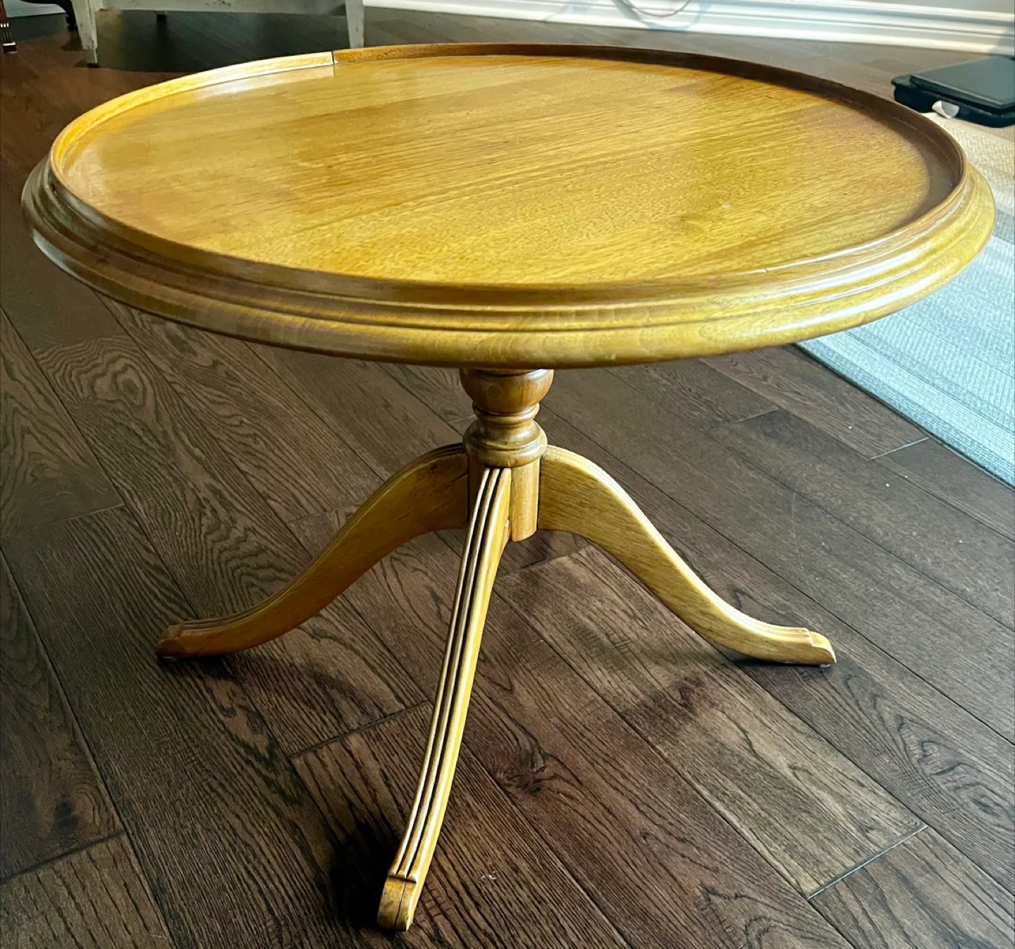 Round Wooden Side Table - 22 inch diameter image indicator(3)