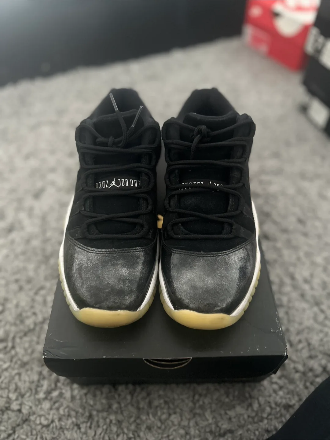 Jordan 11 low Barons size 6.5Y image indicator(2)