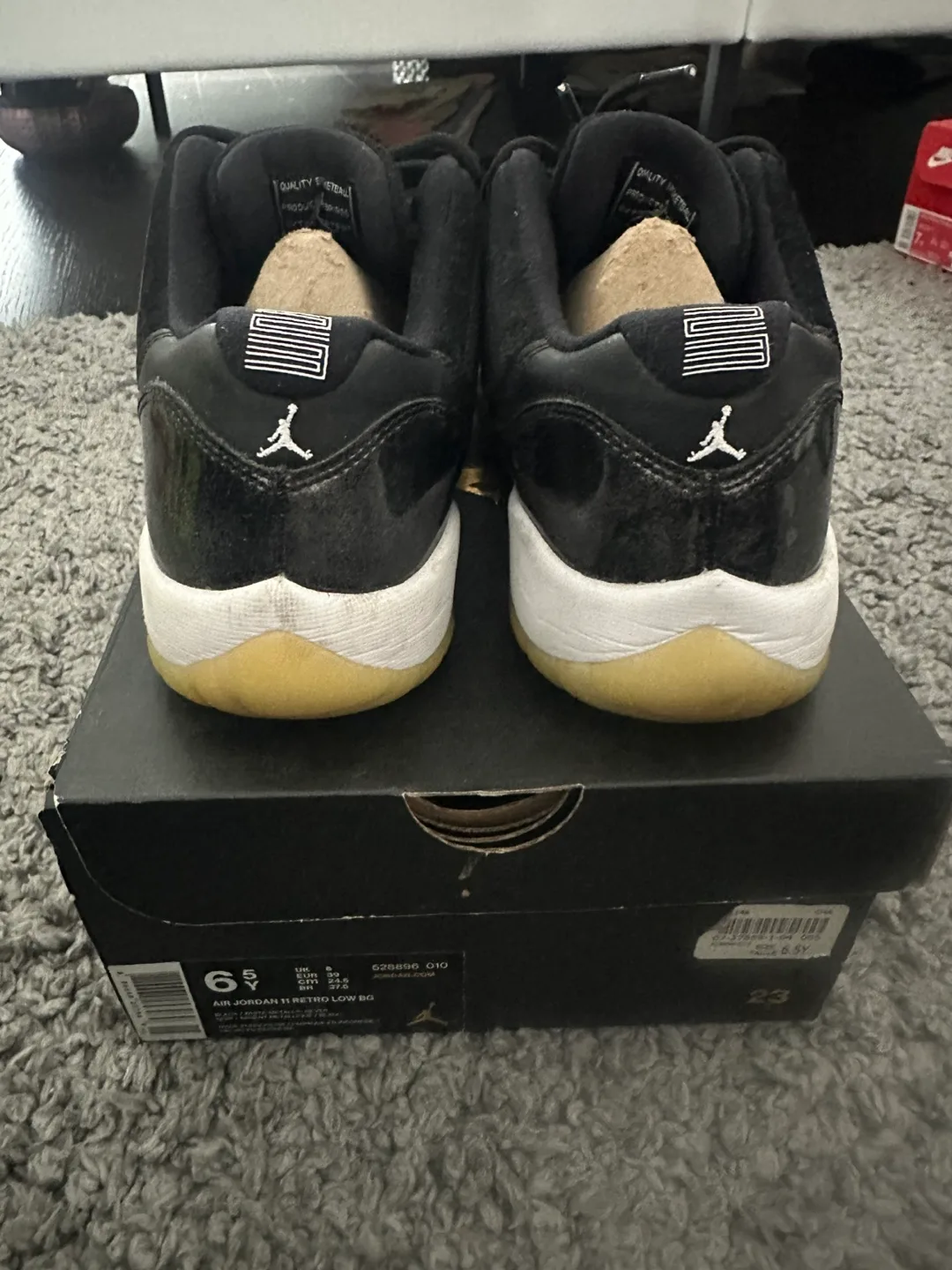Jordan 11 low Barons size 6.5Y image indicator(3)
