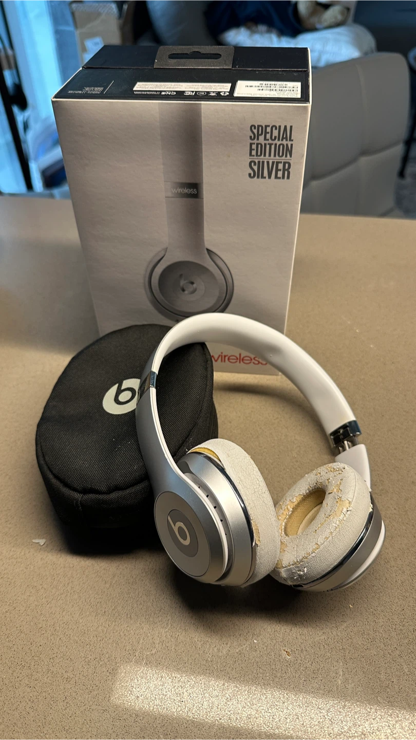 Beats Solo3 Wireless Headphones - Silver