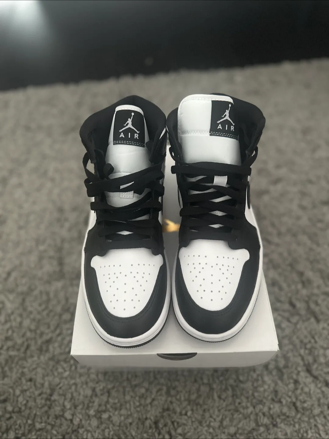 Air Jordan 1 Mid Women's Size 8 - Pandas image indicator(2)