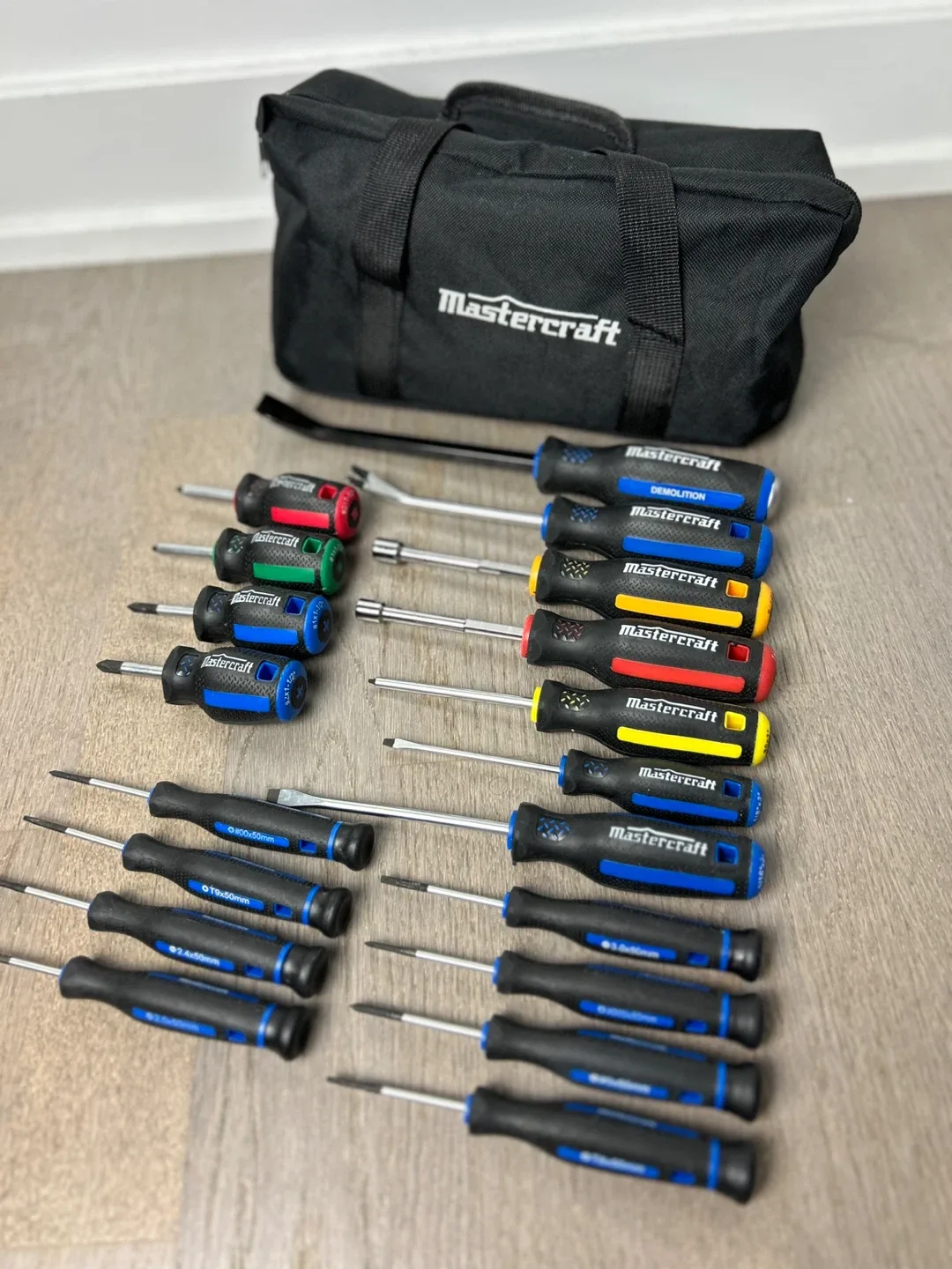 19 pc Mastercraft Screwdriver Set with Bag thumbnail