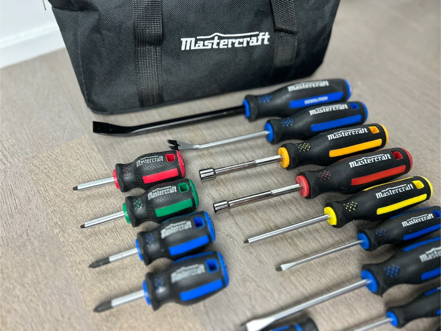 19 pc Mastercraft Screwdriver Set with Bag image indicator(2)