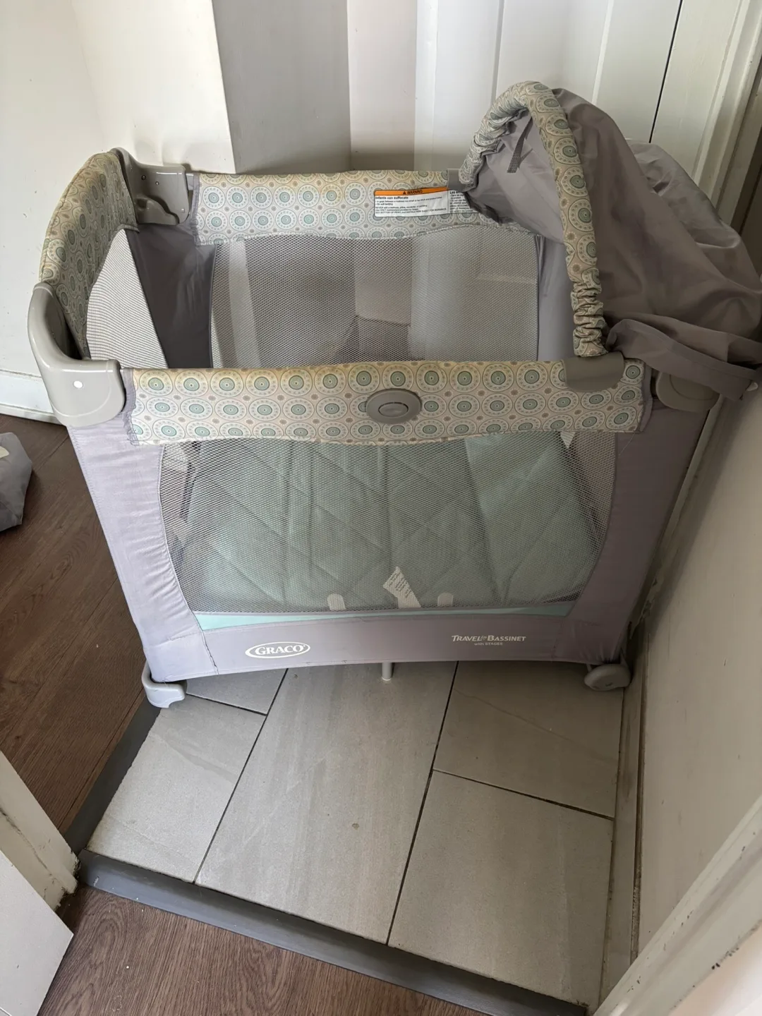Graco Travel Lite Crib with Bassinet