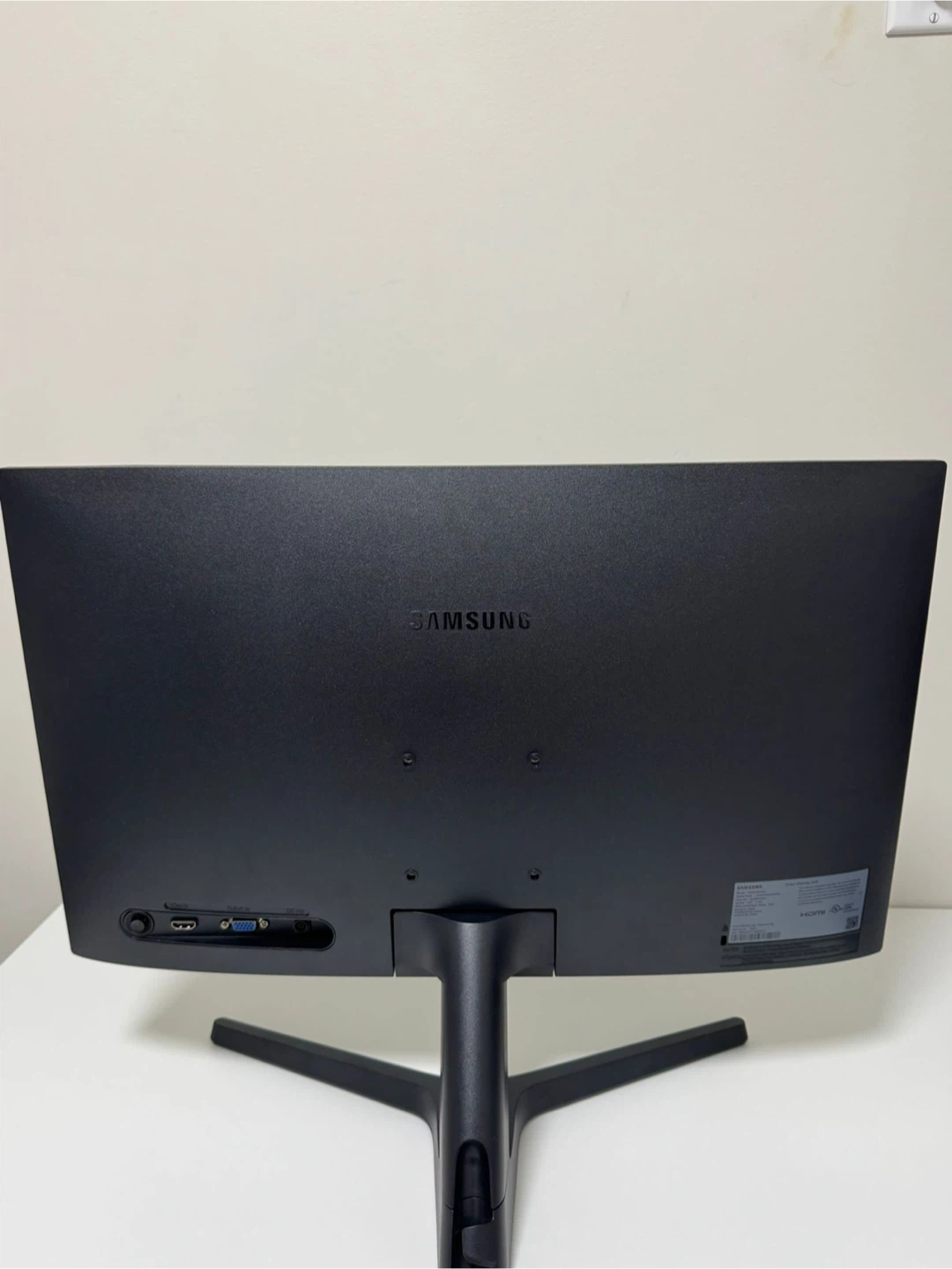 Samsung S24R35AFHN with a 24-inch Full HD (1920×1080) monitor - photo 2