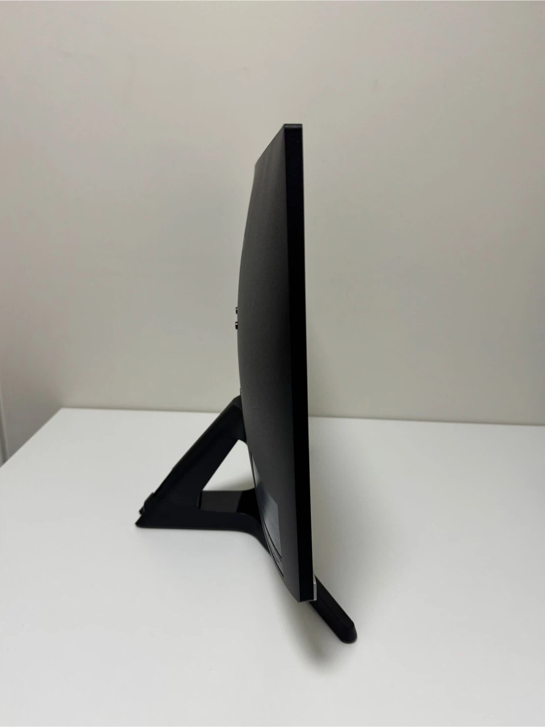 Samsung S24R35AFHN with a 24-inch Full HD (1920×1080) monitor - photo 3