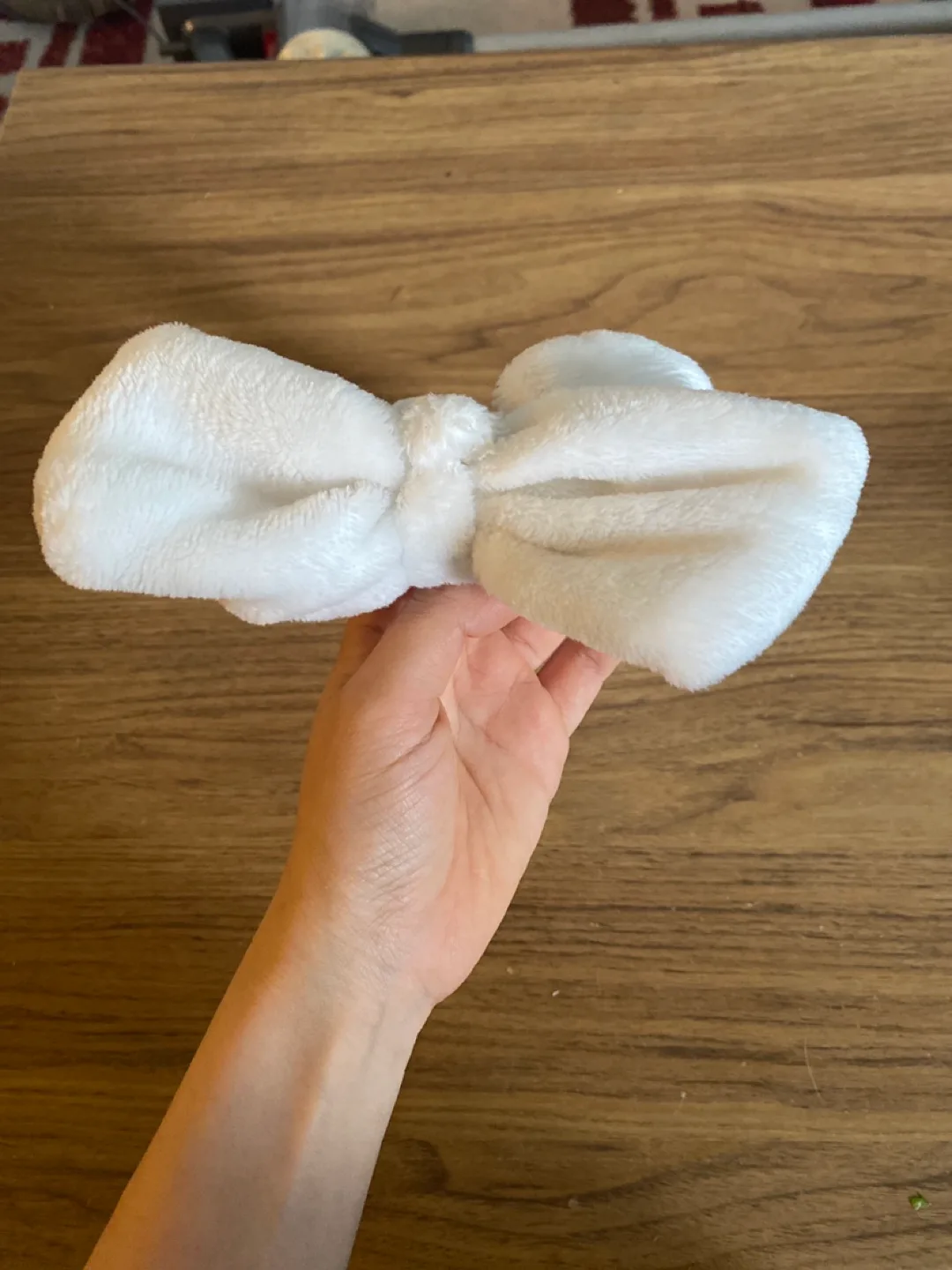 White Plush Spa Headband image indicator(2)