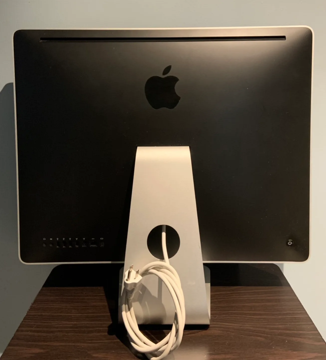Apple iMac Desktop Computer w/ wired apple keyboard thumbnail