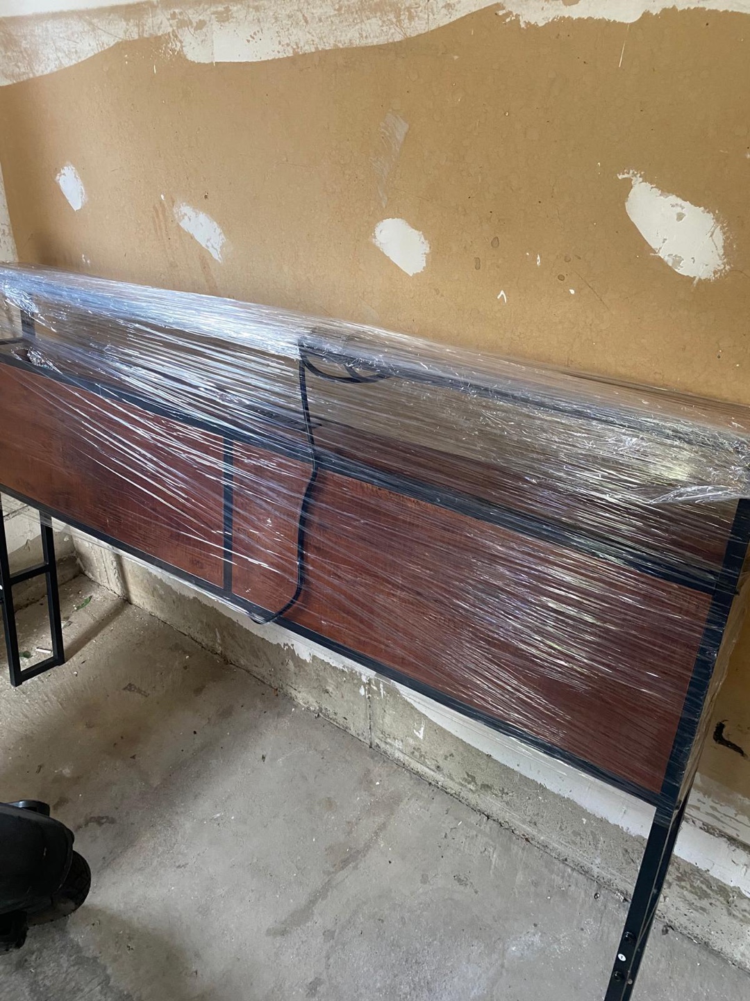 Bed frame and head board - photo 2