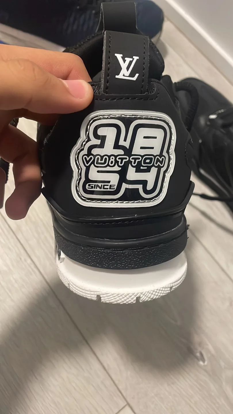 Louis Vuitton Black Sneaker image indicator(3)