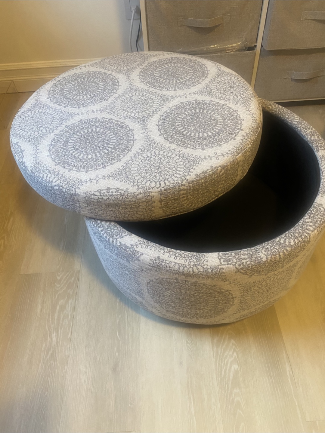 Round Storage Ottoman - Gray & White Pattern