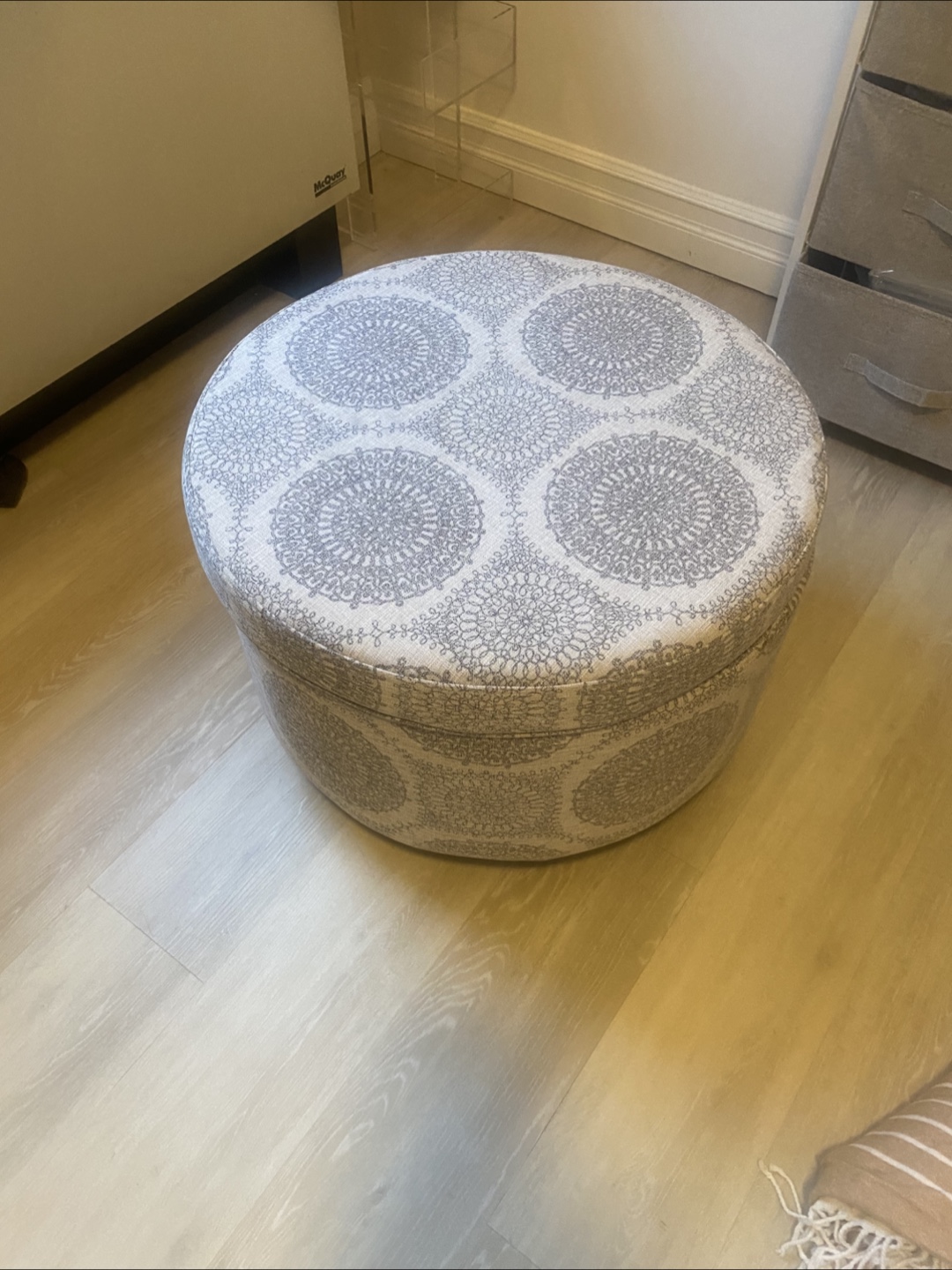 Round Storage Ottoman - Gray & White Pattern - photo 2