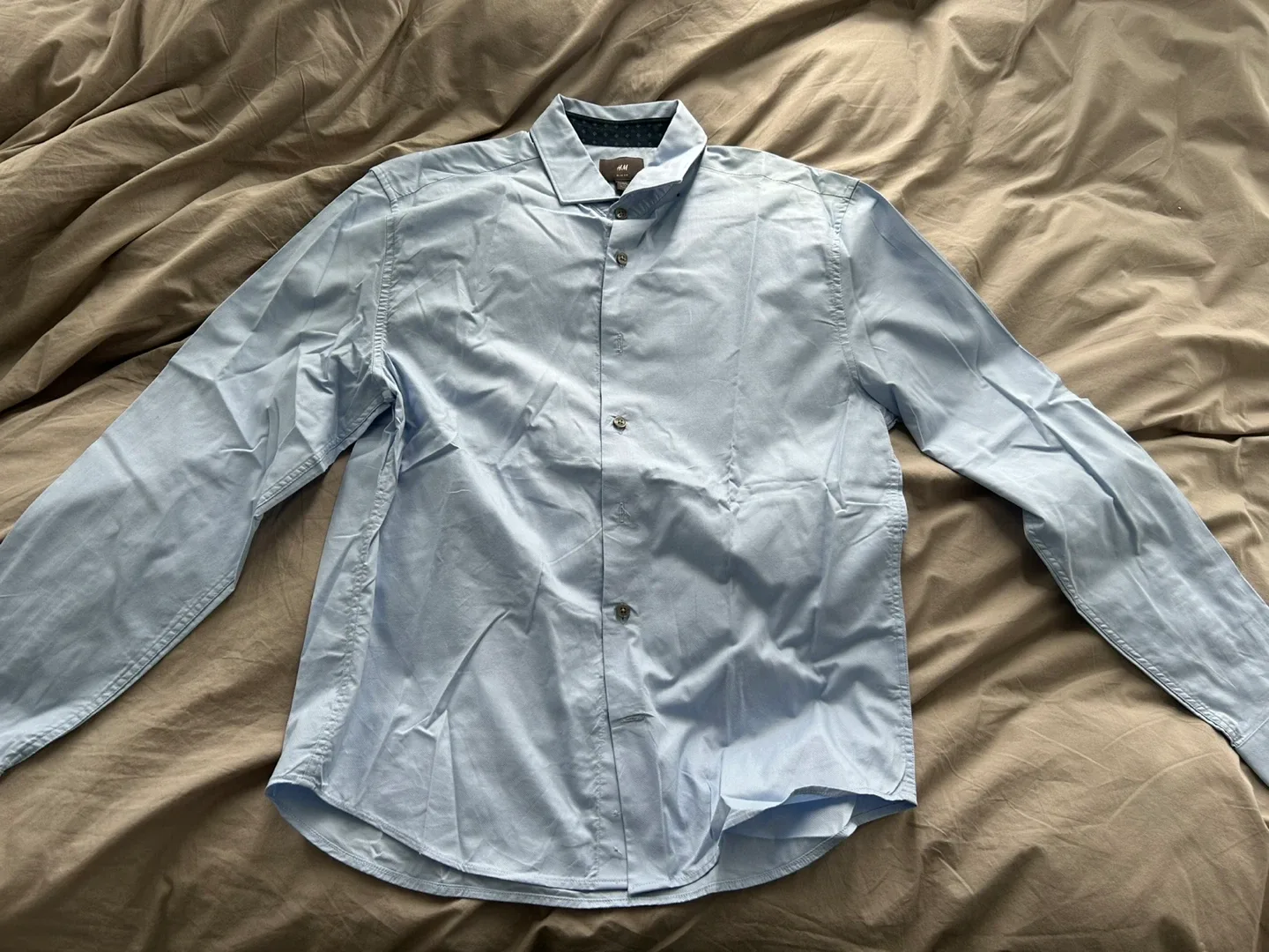 H&M Slim Fit Dress Shirt - Size M thumbnail