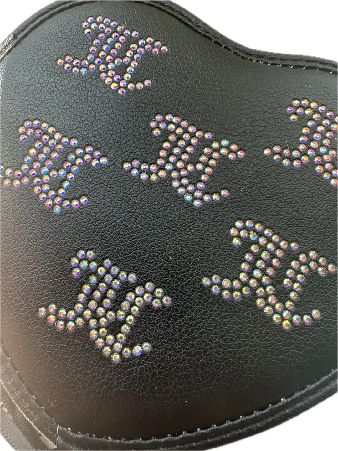 Juicy Couture Heart Zip Around Wallet On Chain image indicator(5)