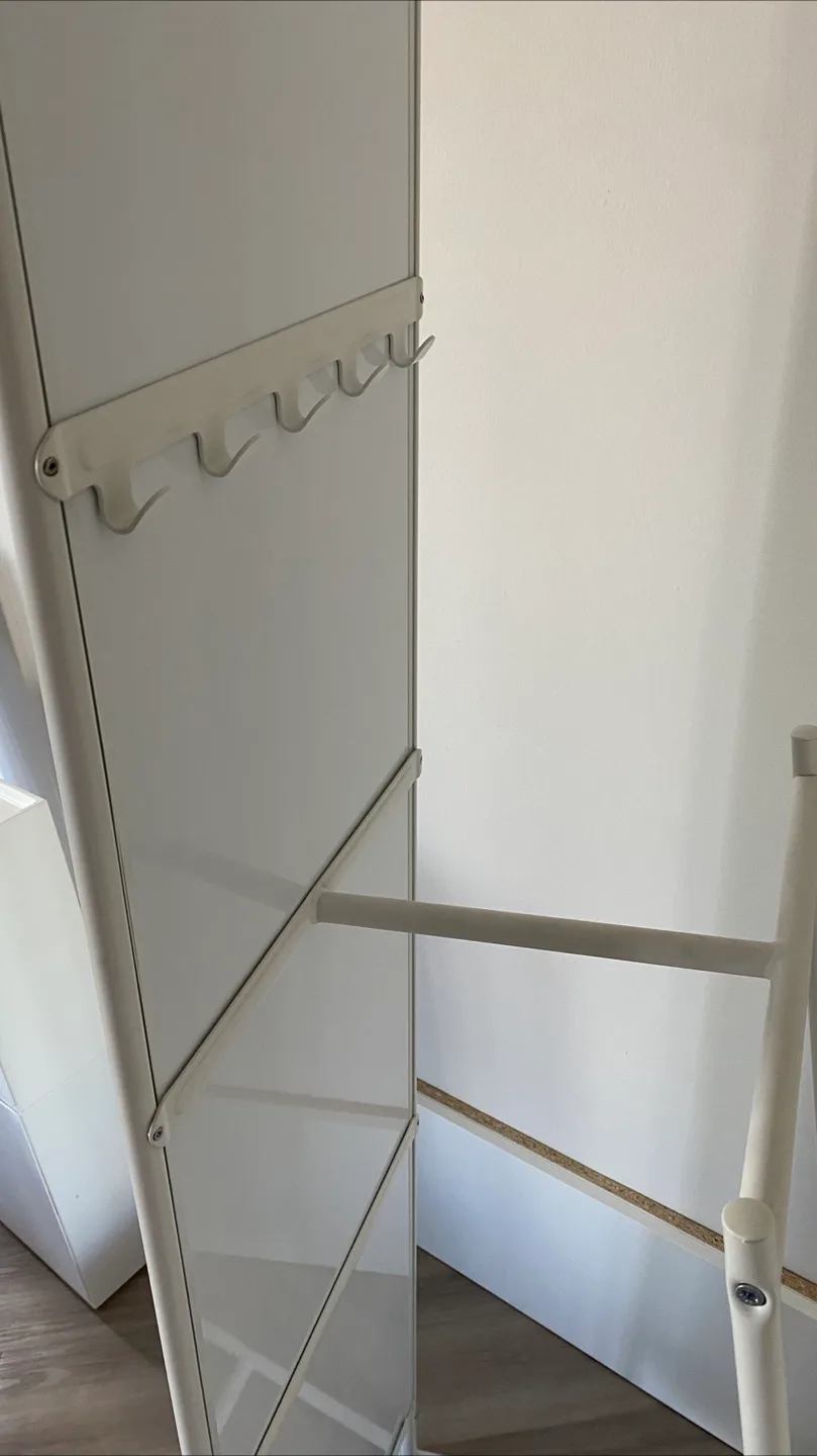 IKEA KNAPPER Standing Mirror - White image indicator(2)