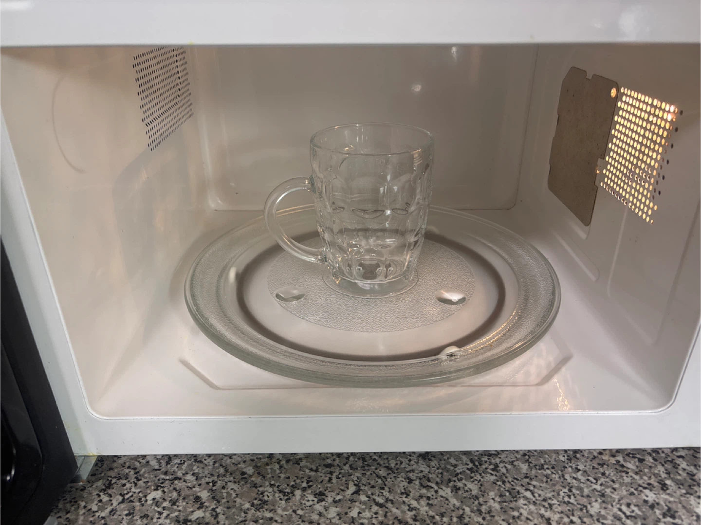 Hamilton Beach Microwave Oven - photo 3