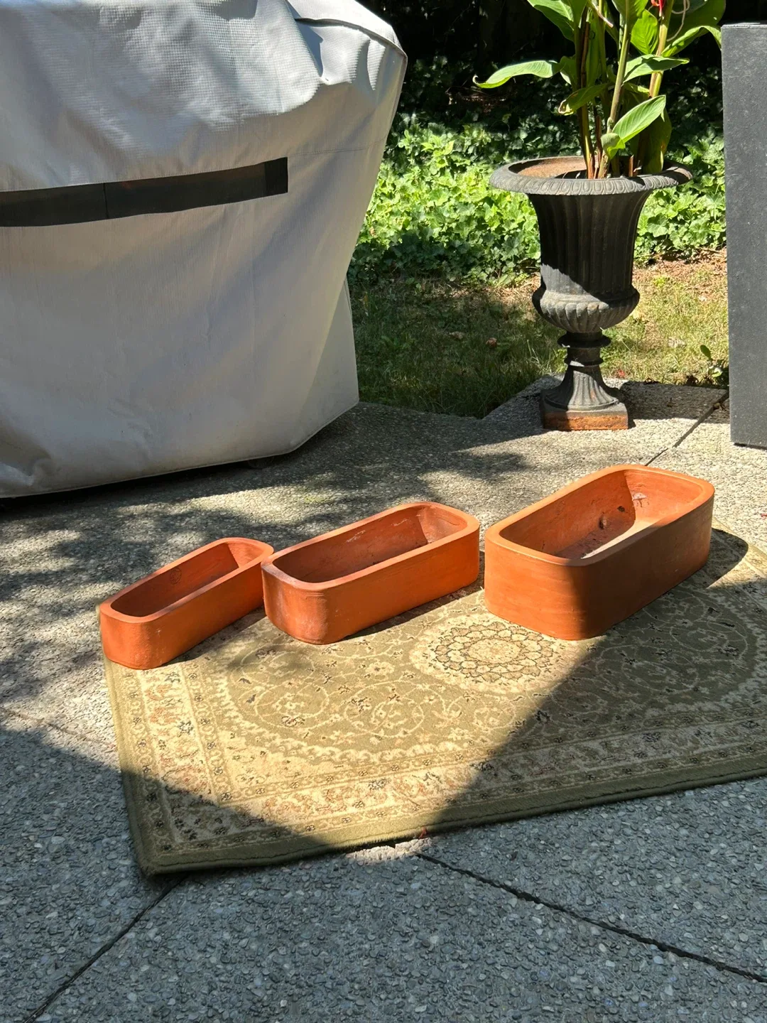 Flower pots made of cley ( set of three) image indicator(2)