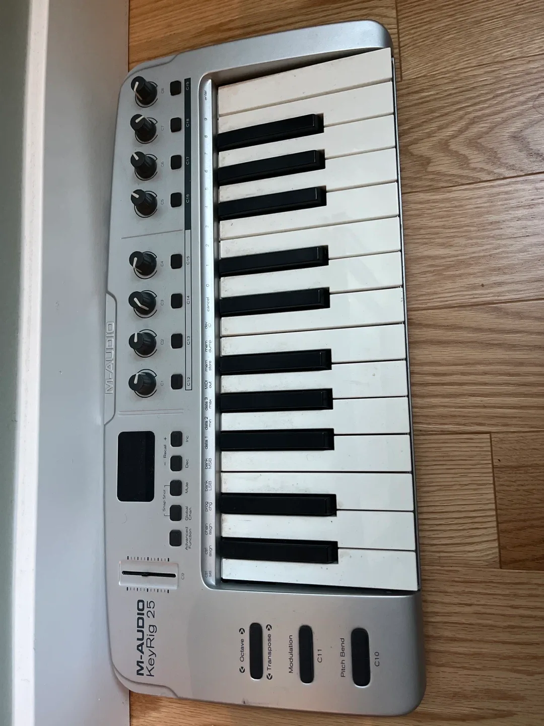 M-Audio KeyRig 25 MIDI Keyboard thumbnail