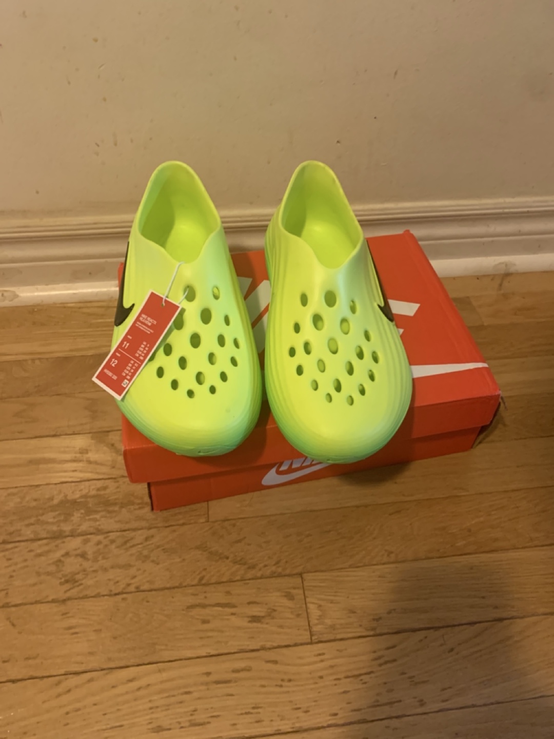 New Nike rejuven8 Size 11