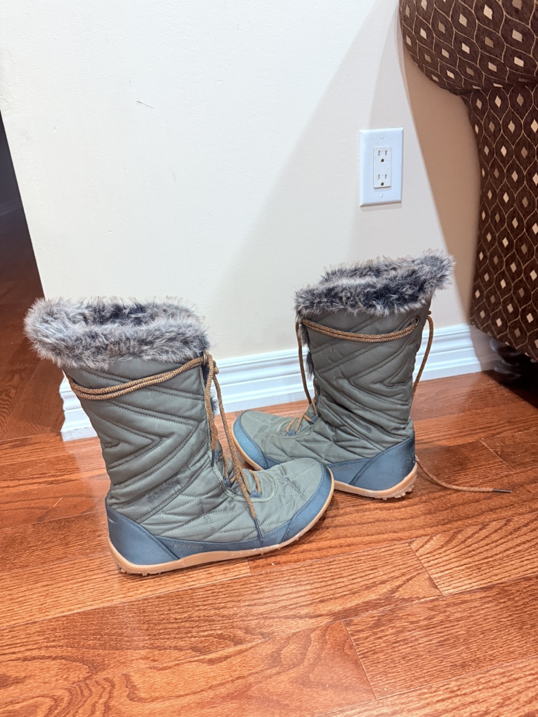 Columbia Women's Ice Maiden II Boots, Size 8