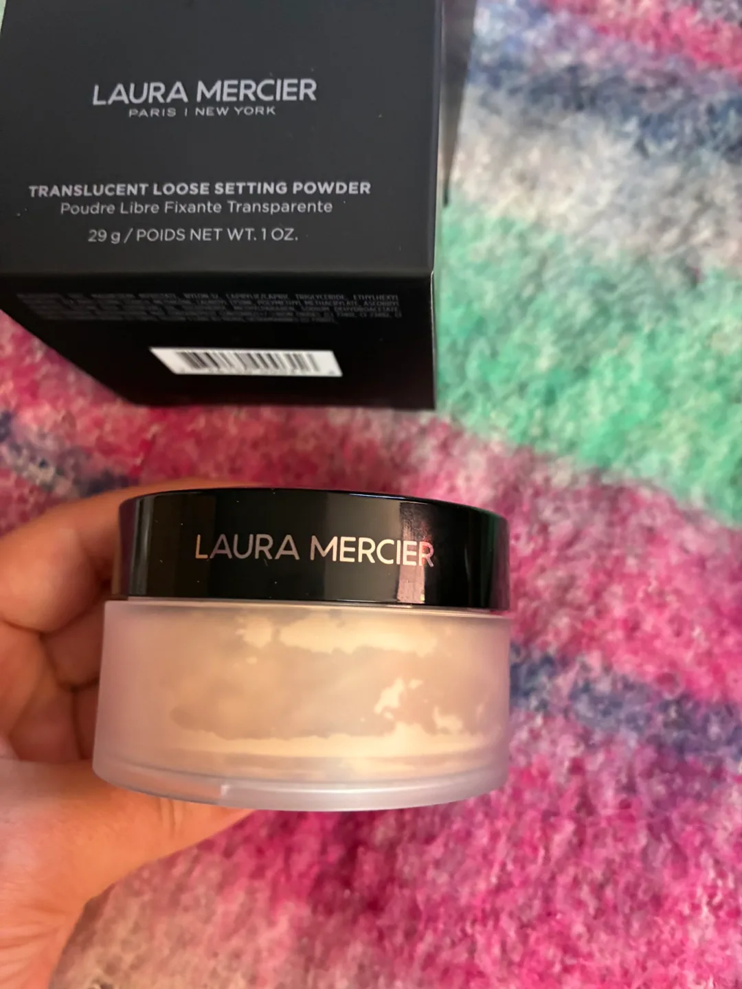 Laura Mercier Translucent Loose Setting Powder image indicator(2)