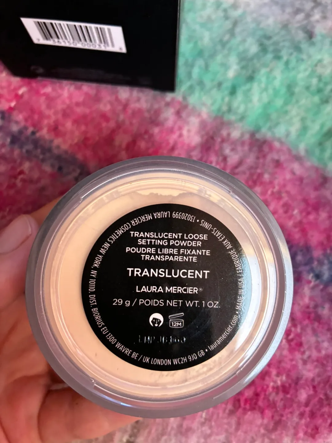 Laura Mercier Translucent Loose Setting Powder image indicator(3)